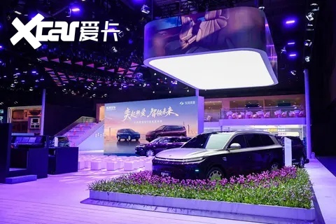 华派黄金标准大六座 东风奕派M8亮相粤港澳车展