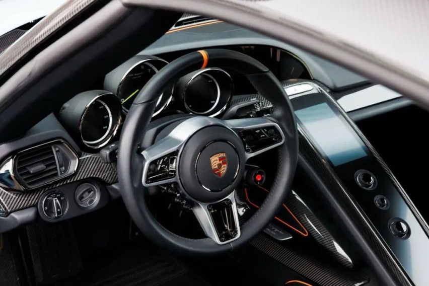 仅有2台的特别定制Gulf版保时捷918 Spyder