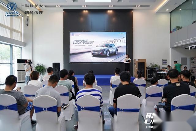 拥有一台能和你互动的SUV，是怎样的体验？试驾长安UNI-T