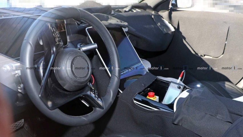 2020-mercedes-s-class-interior-spy-photo.jpg