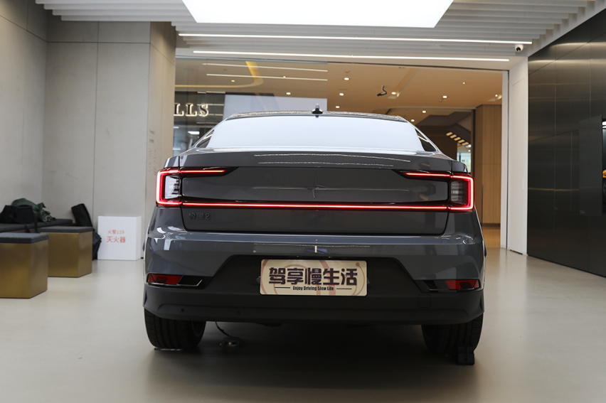 电动车中的另类，Model 3的劲敌，极星2到店实拍