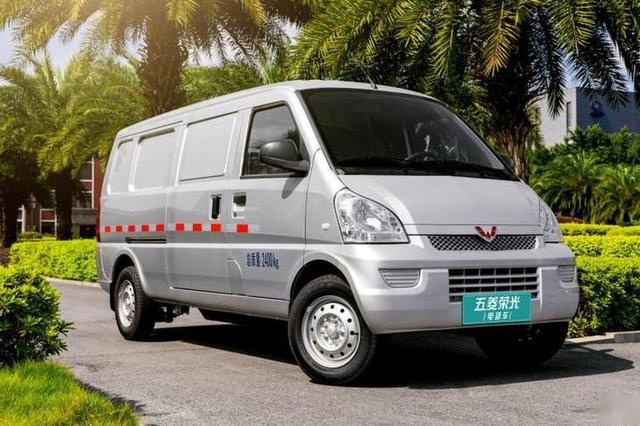 五菱荣光电动车正式上市 8.38万元起售 最大续航300km