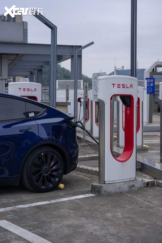 年轻人的“大号玩具车” 春节试驾 Model Y P