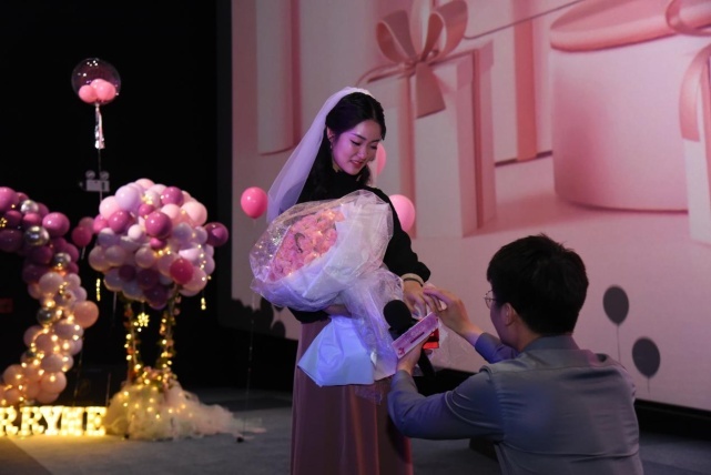 神秘嘉宾助阵求婚告白，欧拉好猫爱妻节甜蜜鹏城