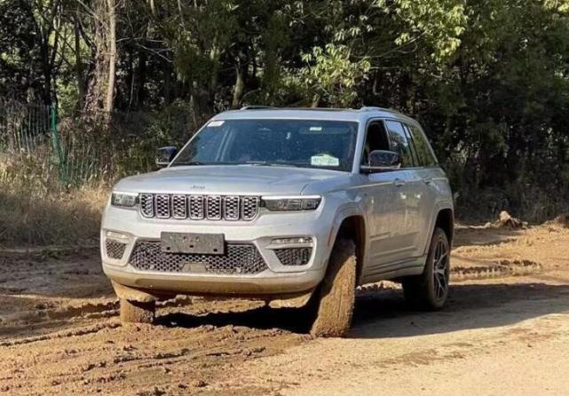 回归！搭载2.0T插混动力，全新Jeep大切诺基国内实车曝光