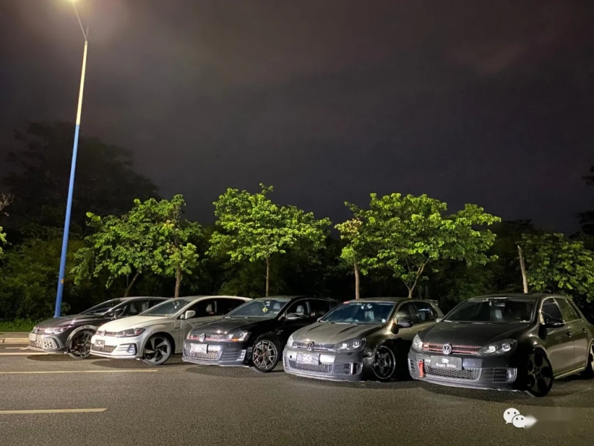 姿态与性能并存的6代高尔夫GTI，01年车主表示玩车很穷但很开心