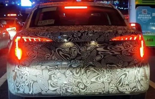 红旗全新轿车曝光，轴距2990mm达到C级，或与比亚迪汉相争