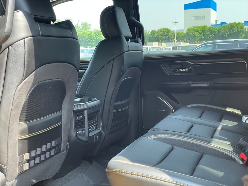 3.5L+10AT+大沙发+大屏,豪华升级新猛禽F-150告别傻大黑粗