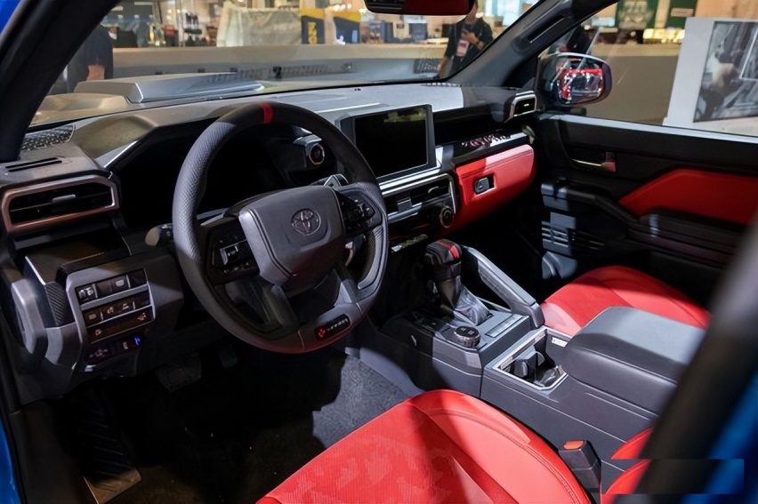丰田改装皮卡Tacoma车展亮相！硬朗外观，搭载六缸发动机+差速锁