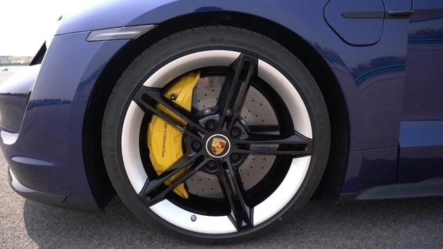 【试驾】保时捷Taycan Turbo S:电动化?还是超进