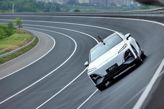 1120km综合续航，增程车也有驾驶乐趣？深蓝S7增程版动态体验