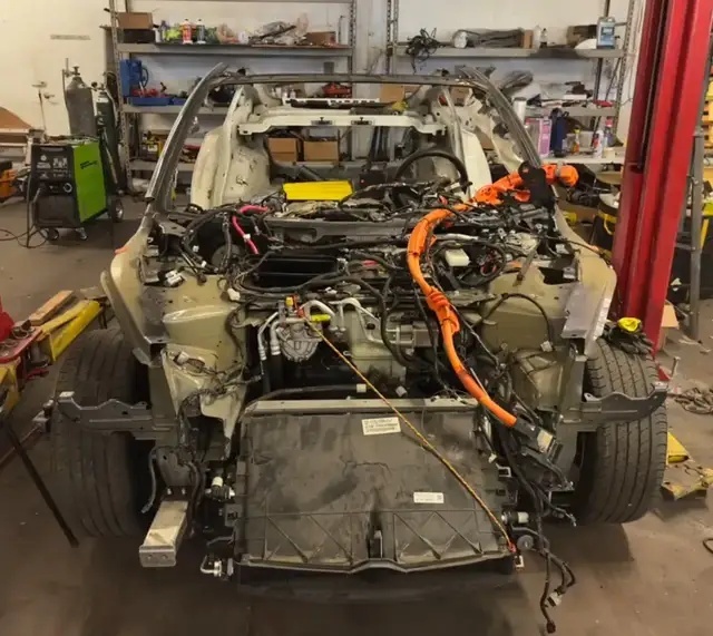 30万的特斯拉Model 3改成千万神车奔驰300SL，看完心动了！