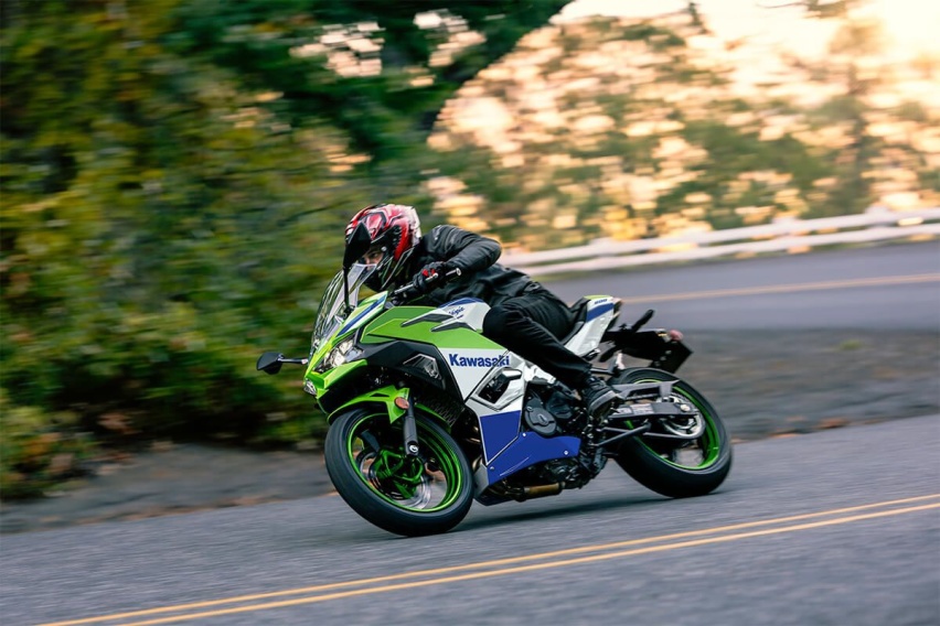 90年代经典涂装上身，川崎Ninja 500四十周年纪念版上市
