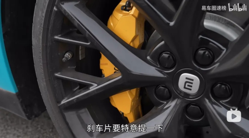 小米SU7一天两次冲出赛道，设计有问题？