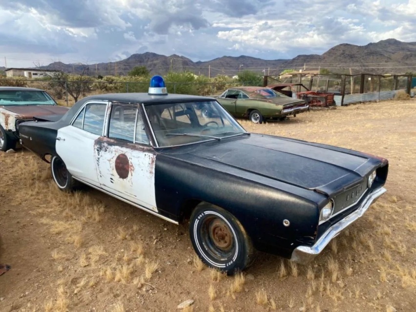 开云电竞官网大荧幕中的明星汽车如今惨遭遗弃1968年道奇Coronet警车(图4)