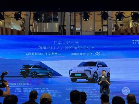 试驾蓝山DHT-PHEV丨三排布局/零百4.9秒，市场格局要变了