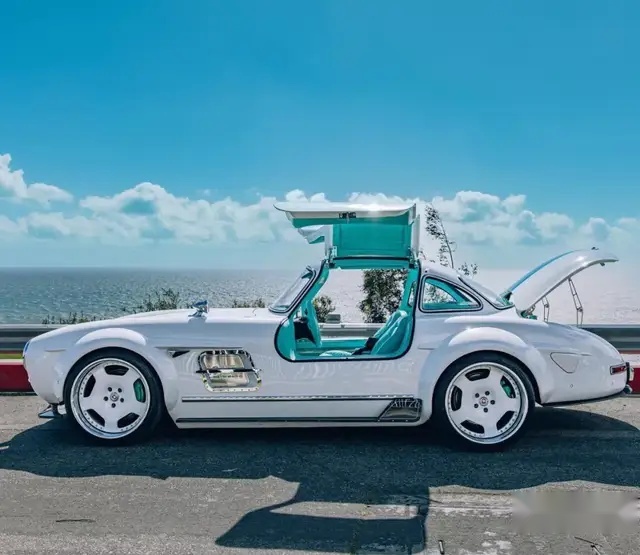 30万的特斯拉Model 3改成千万神车奔驰300SL，看完心动了！