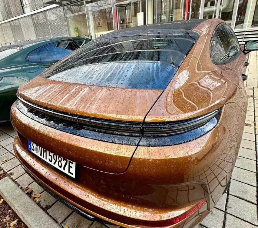 新款保时捷帕拉梅拉现身街头，长超5米2，配2.9T V6+双腔空悬