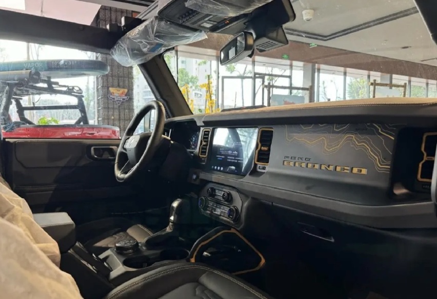 福特烈马到店实拍，2.3T+10AT+三把锁，尺寸大过坦克300