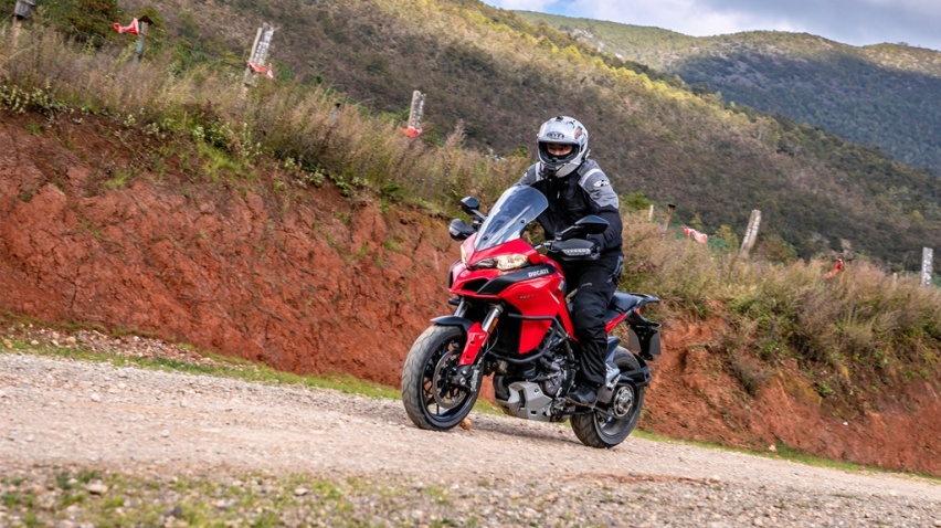 高颜值全能高手，杜卡迪新款MTS 950 S初体验