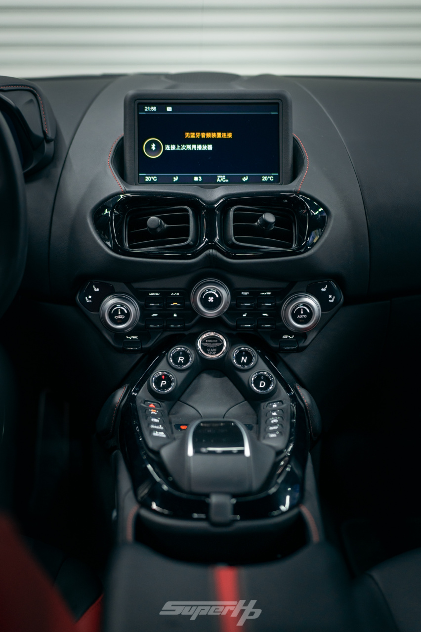 阿斯顿马丁 V8 Vantage