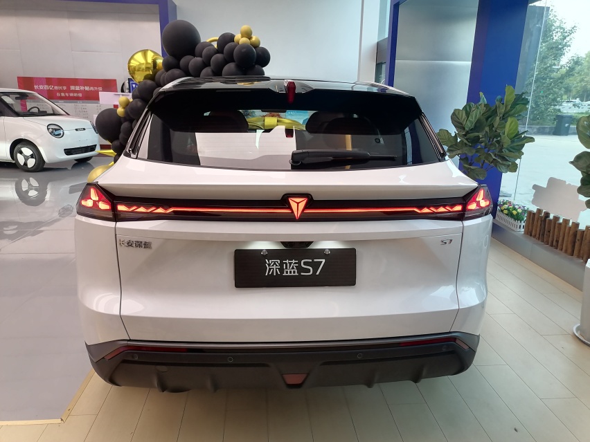 详解深蓝S7增程版：轴距2900mm，推荐中配121MAX增程版