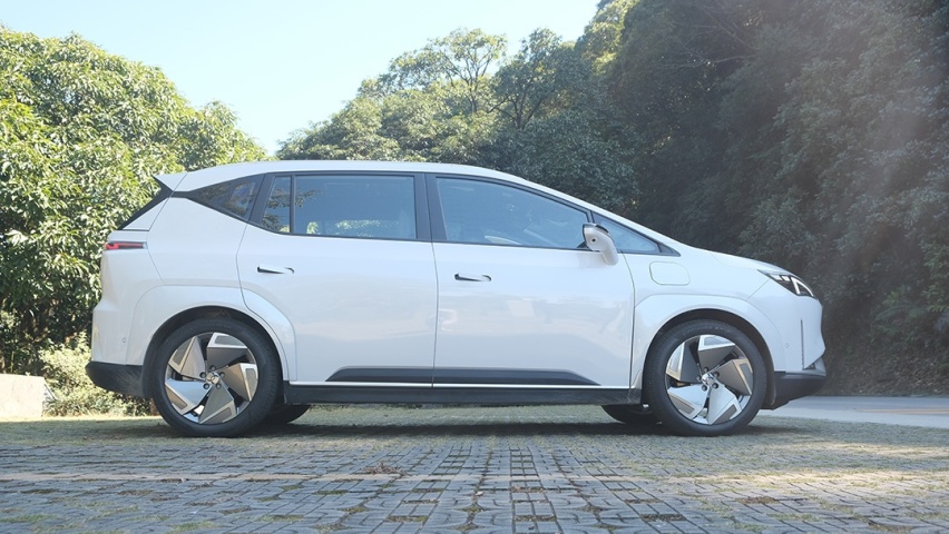 科技感满满，13.28万元起，2022款合创Z03值得入手吗？