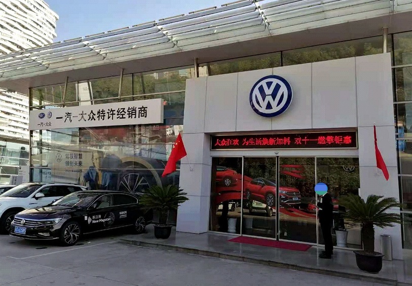 实拍：低配版本的大众高尔夫，外观小钢炮，最低不足9万落地？