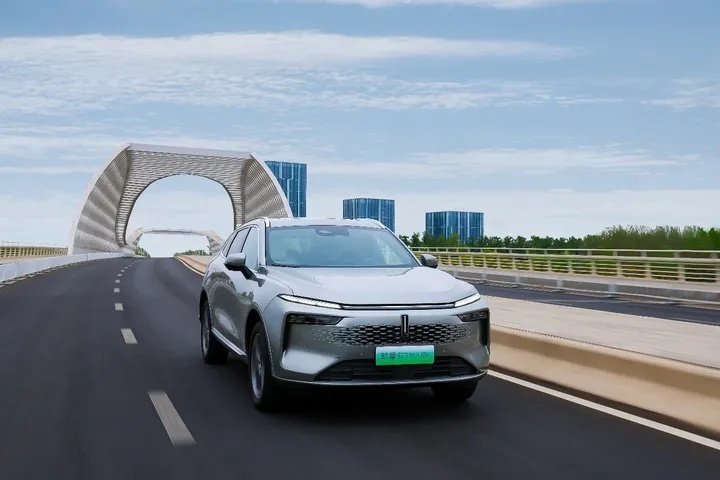 魏牌新摩卡DHT-PHEV震撼上市，售价23.18万元