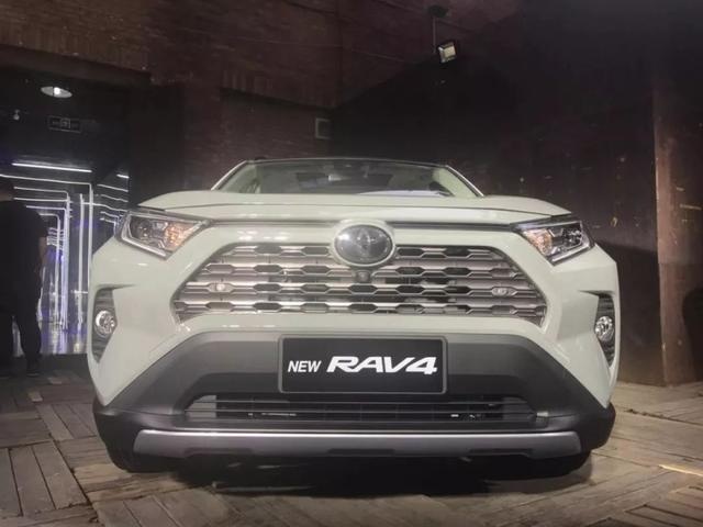 向往生活?勇于挑战?你就差这台全新RAV4荣放