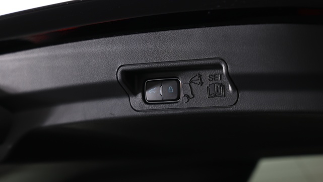 兼顾豪华+性能+智能的中大型SUV，40万内只有探险者能做到？