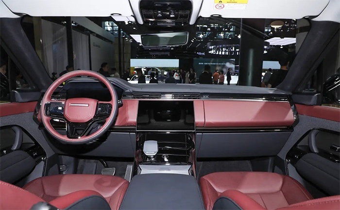 全新卫士V8 DEFENDER强势来袭！捷豹路虎携四大品牌亮相广州车展