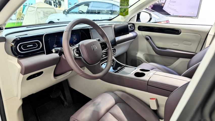 售价14.98万元起 探店实拍零跑C11增程版 纯电续航285km同级