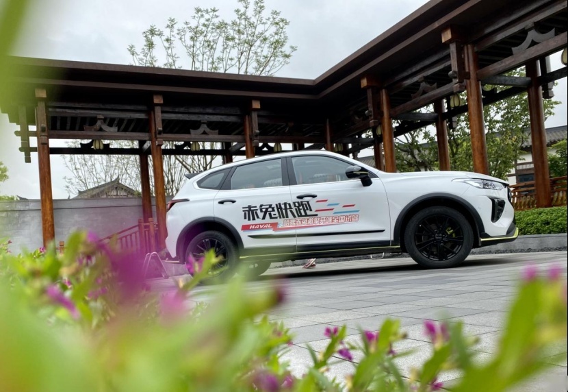 这或许是10万能买到最运动的SUV，百公里加速7.7秒