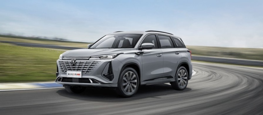 4月登顶燃油SUV销量第一 长安CS75PLUS“逆袭”新能源时代