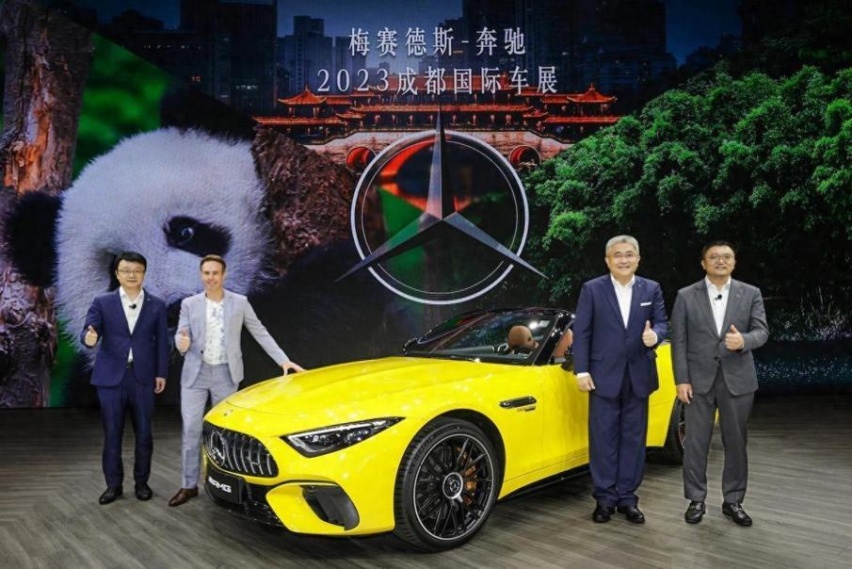 携三款新车亮相成都车展，奔驰说是时候结束「油电之争」了