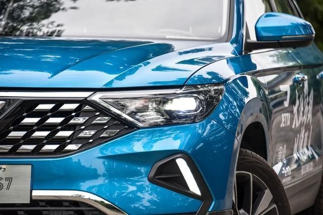 顶配不到14万的中型SUV！全系LED灯+全景天窗，值了！