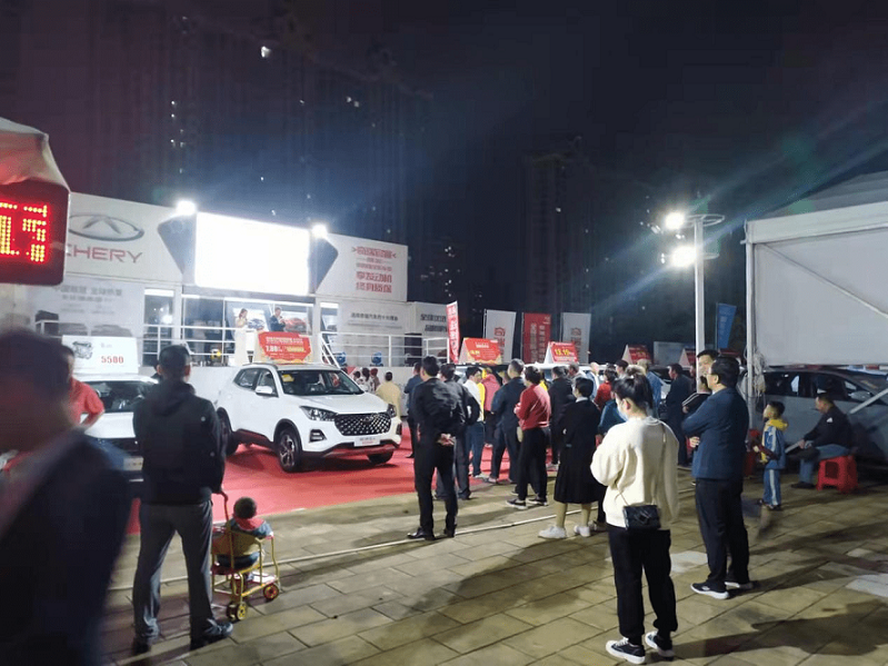 一边看车展一边品美食，9月15日，东方市体育馆广场“惊喜”连连！