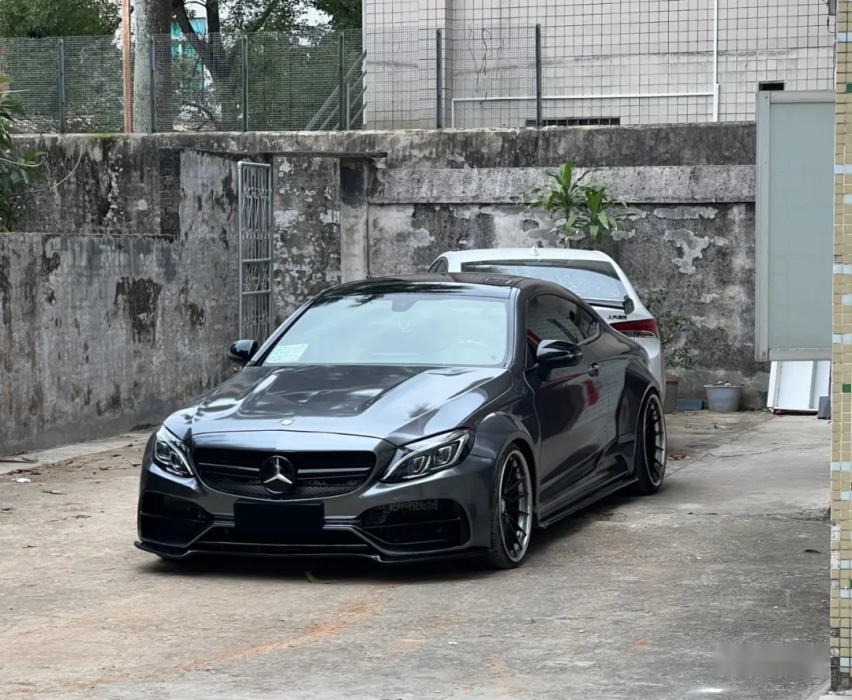 赶在过年前换奔驰C Coupe，加班加点割完宽体快乐过新年