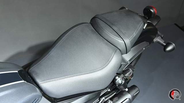 新车|26980元起,劲阶复古巡航赛科龙RA401,同级别性价比之王