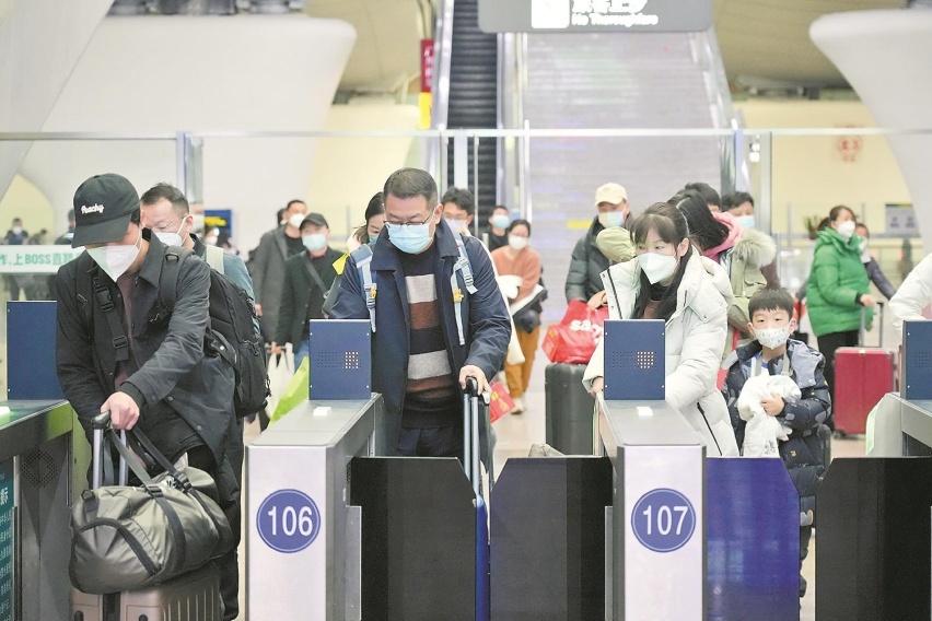 广州南站停车场收费标准，广州南站接人车停哪里方便？