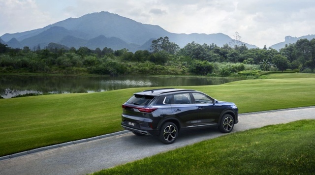 13万解锁混动紧凑级SUV、百公里油耗4.8L，东风风神皓极怎么样？
