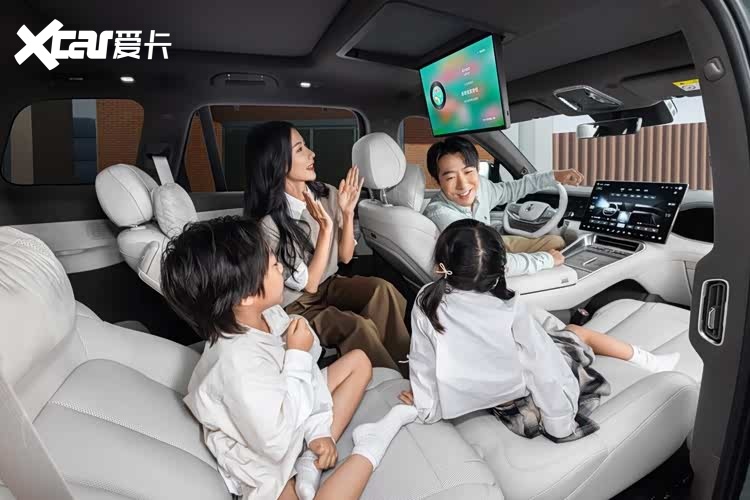 预售31.98万起，腾势N8L全系标配易三方、云辇-A+路面预瞄2.0