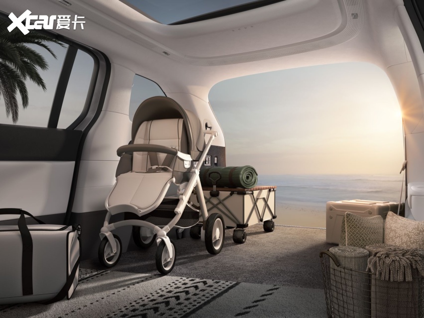 电翻三排/后轮转向/家电三件套，小鹏X9售35.98万元起