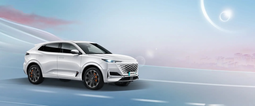 综合油耗0.8L/100km，插混UNI-K低价上市，会威胁到比亚迪吗