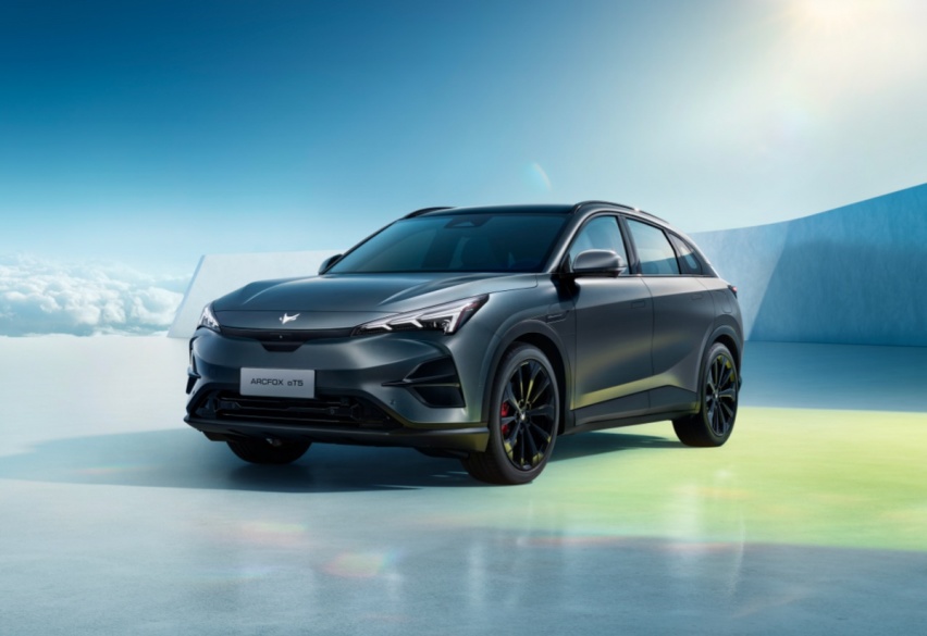 纯电中型SUV新“卷王”！极狐阿尔法T5预售15.58万起，配800V