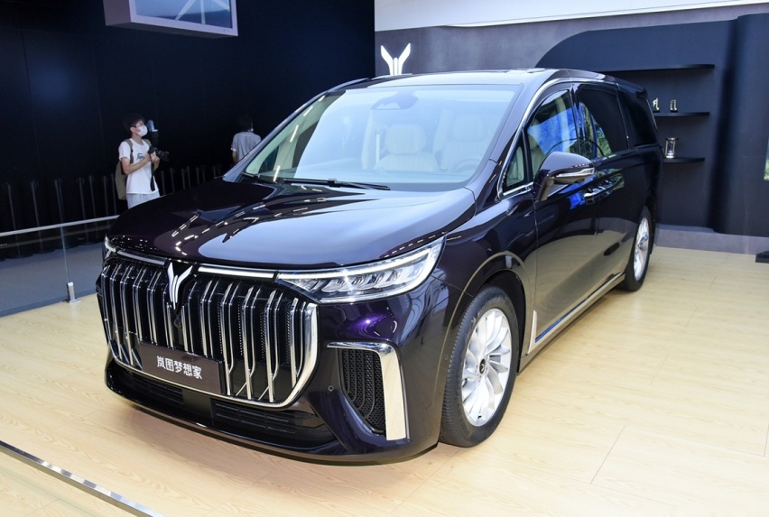让人瞬间心动，2022年MPV界3款“高段位选手”，个个都有几把刷子