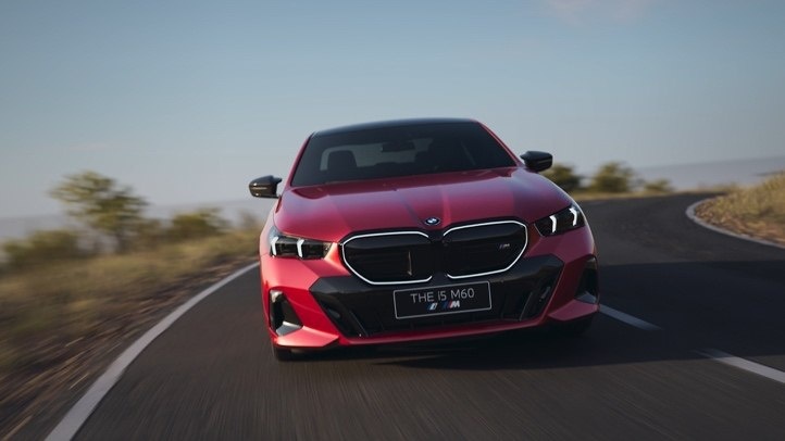 全新BMW 5系长轴距版全球首发，树立智能豪华轿车新标杆