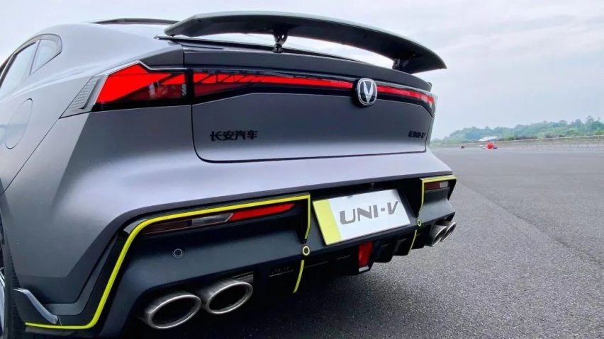 变化不止设计，场地试驾长安UNI-V 2.0T版本：开起来很过瘾