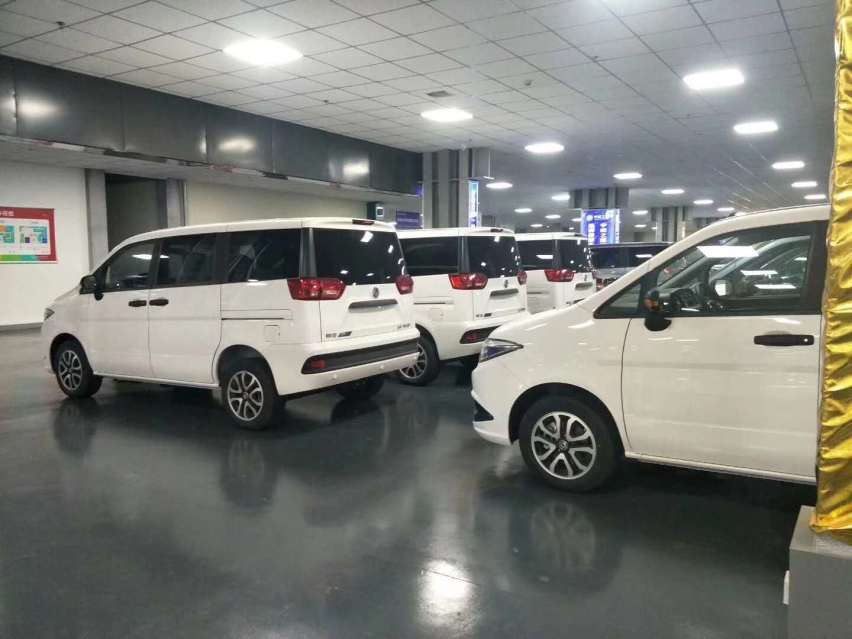 深圳电动商务车,帅客货运车,中型面包车,4.2米货车新能源